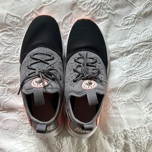 Nike Kids Sneakers Black Gray Pink